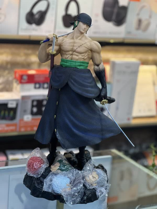 اکشن فیگور زورو ۵۰ سانتی با ۴ سر اضافه